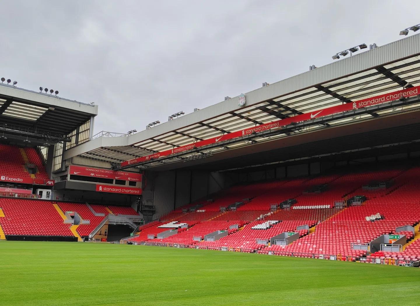 保加利亚传奇佩内夫被紧急送往肿瘤医院治疗，他曾患有睾丸癌（保加利亚名宿佩内夫紧急送至肿瘤医院救治，曾有睾丸癌病史）