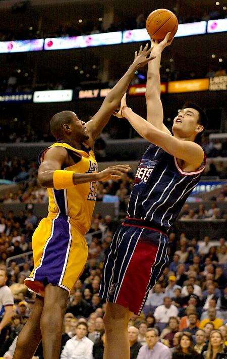 詹姆斯关键助攻锁定胜利（詹姆斯致命助攻奠定胜局）