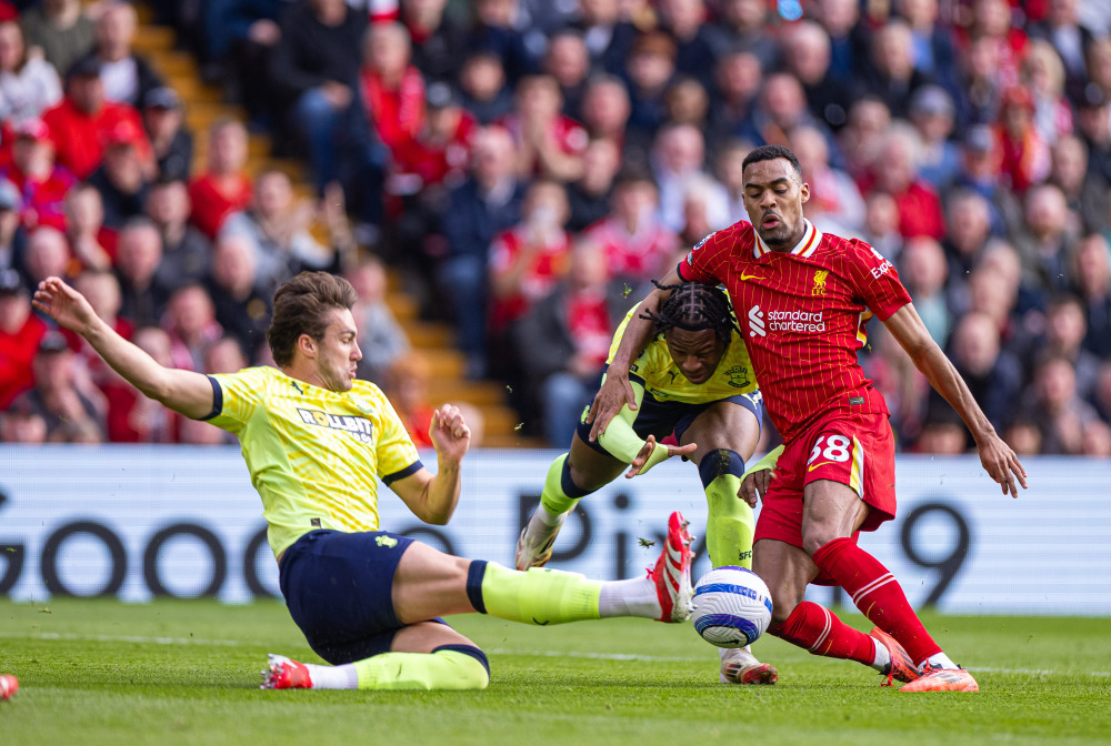 库普：我和球队说过我不是能背身拿球的前锋，踢后卫感觉很好（库普：我并非背身型前锋，踢后卫更适合我）