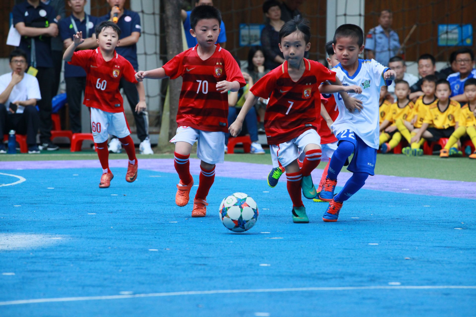 国安内部人士：传闻说俱乐部要解散、欠薪8个月都是谣言（国安内部人士辟谣：俱乐部解散与欠薪8个月均不属实）