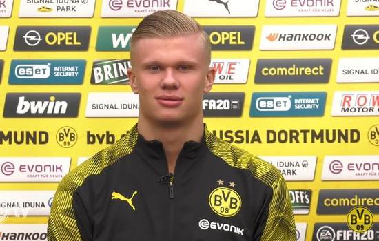 足球报：邵佳一有四大特质被认可，熟悉足协和国字号工作（足球报：邵佳一四项优势获肯定，深谙足协与国字号运作）