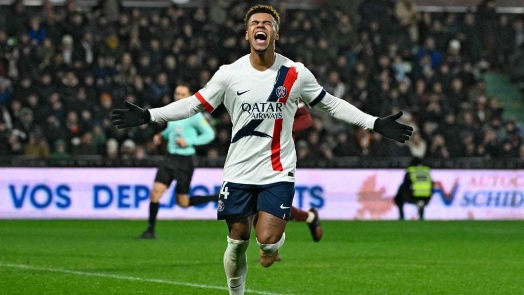 曼晚：曼联决定让莱昂先在青训梯队效力，以适应英格兰足球（曼晚：为适应英格兰足球，曼联将安排莱昂先随青训队出战）