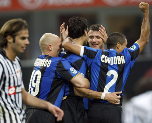 邮报：曼联正与纽卡争夺谢什科，为遵守PSR愿低价出售霍伊伦（邮报：曼联与纽卡竞逐谢什科，为符PSR或低价放走霍伊伦）