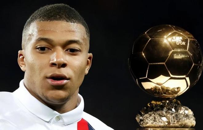 足球曼联新援首秀即破门，球迷高呼：值了！（曼联新援处子秀就进球，球迷直呼：值回票价！）